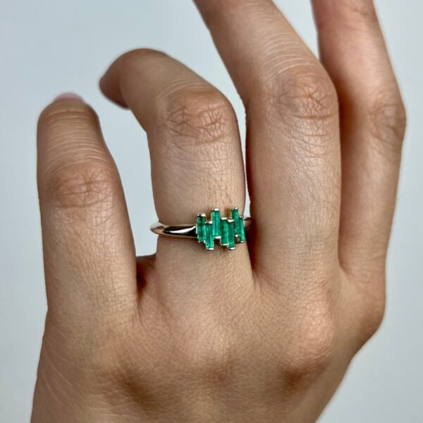 Anillo Pilares de Esmeralda