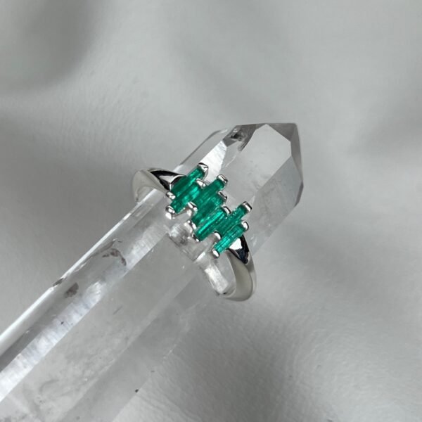 Anillo Pilares de Esmeralda