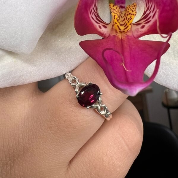 34424 Anillo Granate Ovalado