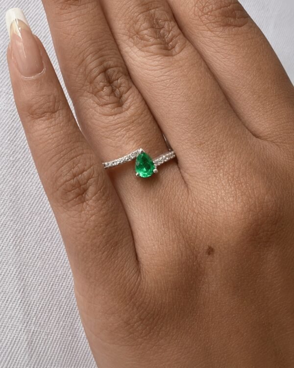 43634 Anillo Lazo de Esmeralda