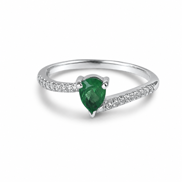 Anillo Lazo de Esmeralda